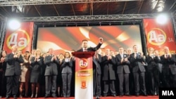 Никола Груевски на предизборен митинг во Охрид. Владејачката ВМРО-ДПМНЕ ја започна предизборната кампања за ланските избори со митинг во Охрид.