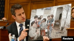 Republicanul Adam Kinzinger la audierile din Congresul american asupra utilizyării armelor chimice în Siria
