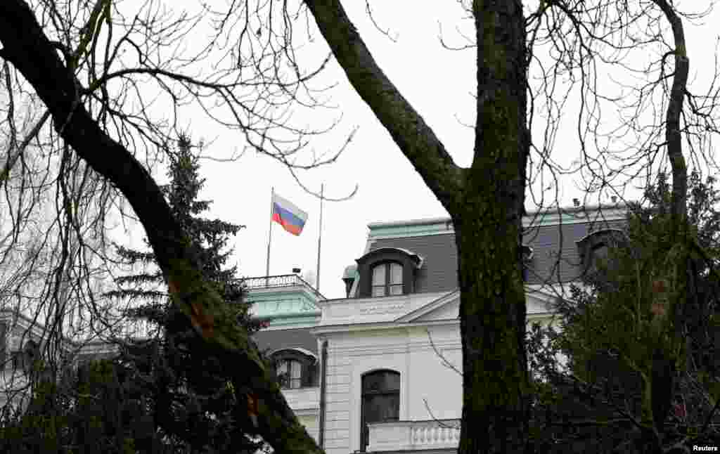 Посольство Росії в Празі. Москва попередила про наслідки у відповідь на видворення з російських дипломатів. «Прага добре знає, що відбувається після такого фокусу», – сказала прессекретар МЗС Росії Марія Захарова