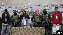 Cei trei ostatici israelieni au rostit câteva cuvinte la îndemnul Hamasului.
