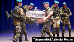 Фотографија од претставата на рускиот кадети во Јарослав, објавена на социјалните мрежи