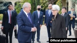 Ўзбекистон ташқи ишлар вазири А. Комилов АҚШ Давлат котибининг биринчи ўринбосари Уенди Шерман билан, Тошкент, 2021 йил 3 октябри (ТИВ фотоси)