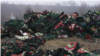 Morman de coroane funerare și flori de plastic la gunoiștea neautorizată de la Trușeni, ianuarie 2025