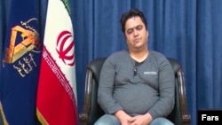 نمایی از فیلمی که تلویزیون جمهوری اسلامی دوشنبه شب از اظهارات کوتاه روحالله زم پخش کرد.