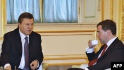 Президент України Віктор Янукович і президент Росії Дмитро Медведєв. Моксва, 5 березня 2010 року 