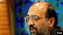 محمود فرشيدی از ميان ۲۳۸ کارت توزيع شده، با کسب ۸۹ رای سفيد، ۱۳۲ رای کبود و ۱۷ رای زرد توانست از مجلس رای اعتماد کسب کند.