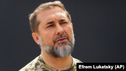 «Вони постійно живуть у підвалах. Тому що село постійно обстрілюється», – Сергій Гайдай