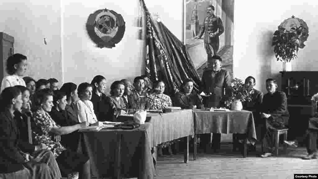 Педсовет в средней школе. Советский Казахстан, 1945–1950 годы.