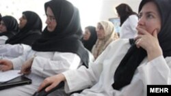 وزرات بهداشت گفته است که نخستین بیمارستان ویژه زنان براساس «ايده جديد دولت نهم» و فقط «با فعاليت پرسنل زن» آغاز به کار کرده است.