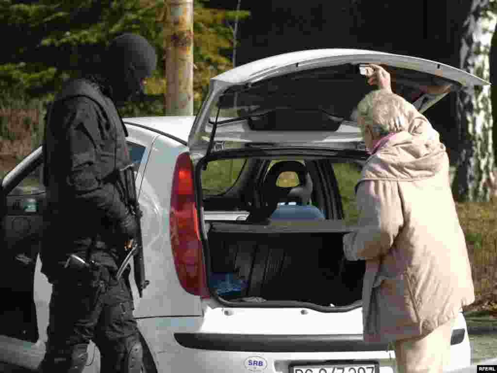 Policija je u Beogradu još jednom pretresla kuću haškog optuženika Ratka Mladića, ali najtraženiji bjegunac ni ovoga puta nije pronađen, 23.02.2010. Foto: Vesna Anđić