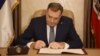 Президентът на Република Сръбска Милорад Додик подписва нови закони, които блокират правомощията на национални органи на Босна и Херцеговина в управляваната от него територия, 5 март 2025 г.
