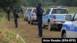 Минулого тижня Польща почала будівництво загородження з колючого дроту, щоб обмежити потік мігрантів з білоруської території, більшість з яких прибули з Іраку та Афганістану
