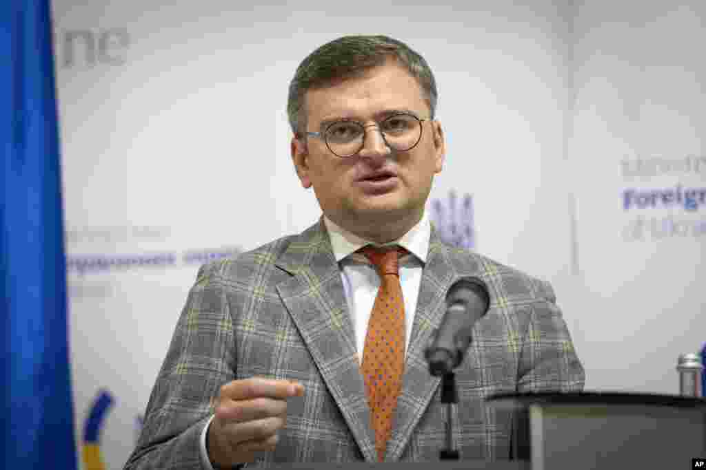 УКРАИНА - Украинскиот министер за надворешни работи Дмитро Кулеба на 2 ноември изјави дека Киев е уверен во отворањето на преговорите за членство во ЕУ оваа година, пофалувајќи ги реформите што Украина ги спроведла дури и покрај руската инвазија.