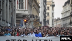 Građani Srbije nakon ubistva Brisa Tatona protestovali su, tražeći da vlasti spreče učestalo nasilje na ulicama
