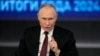 Președintele rus Vladimir Putin gesticulează în timpul unei sesiuni de întrebări și răspunsuri la Moscova pe 19 decembrie.