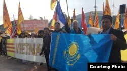 Женевадағы наразылық (сурет Қыдырәлі Оразұлының жеке мұрағатынан алынды). Женева, 6 қараша, 2018 жыл.