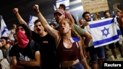 Israelul este blocat de proteste și de o grevă a medicilor. O parte importantă a societății respinge categoric reformele guvernului Netanyahu menite să sporească puterea politicienilor în fața justiției. Imagine din Tel Aviv, 25 iulie 2023
