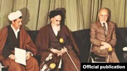 از راست: مهدی بازرگان، روح‌الله خمینی، اکبر هاشمی رفسنجانی