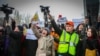 Участники акции #REакция 2.0 и журналисты, освещающие мероприятие. 
