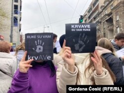 Protesta para ndërtesës së Radio-Televisionit të Serbisë në Beograd, pas incidentit vdekjeprurës në Novi Sad.