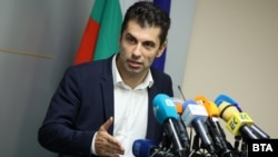 Kiril Petkov, Ministrul bulgar al Economie, unul din așa-numiții „băieți de la Harvard”, care se pregătește de lansarea unui nou partid alături de Ministrul de Finanțe, Asen Vasilev, în vederea alegerilor repetate din noiembrie, Sofia, 19 august 2021.