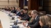 Прокуроры и представители гражданского общества на консультациях в парламенте.