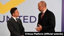 Прем’єр-міністр Денис Шмигаль (п) із президентом України Володимиром Зеленським