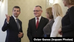 Daniel Constantin și Sorin Cîmpeanu conduc facțiunea care votează guvernul liberal.