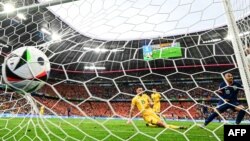 Românii au fost înfrânți de echipa Olandei cu 3-0. 
