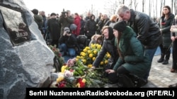 Меморіал пам’яті пасажирів рейсу PS752, збитого поблизу Тегерана. Аеропорт «Бориспіль», 17 лютого 2020 року