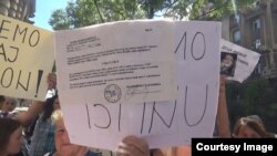 Transparent sa protesta udruženja roditelja nestalih beba u Beogradu, 17. maj 2018.,