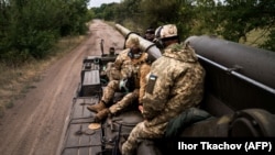 Trupele de artilerie ale Ucrainei pe frontul de sud al Ucrainei, 14 septembrie 2022. Armata rusă a suferit înfrângeri masive în ultimele săptămâni, pierzând în doar câteva zile teritoriul ocupat de Kremlin în cinci luni de zile.