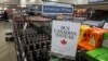 Magazinele canadiene de băuturi deja au scos de pe rafturi cele mai populare băuturi importate din SUA, în urma taxelor vamale reciproce anunțate de Washington și Ottawa. 