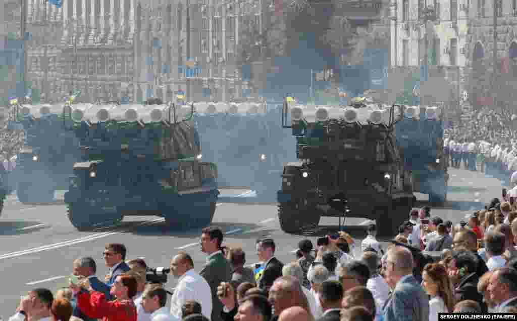 Ukrainians line the streets to watch the celebrations on Kyiv's Independence Square (Maidan Nezalezhnosti).