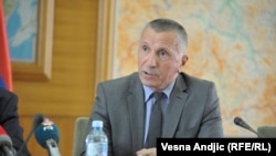 Šaip Kamberi, predstavnik Koalicije Albanaca doline, liste koja je nakon nekoliko ponovljenih glasanja u Velikom Trnovcu, na jugu Srbije, osvojila jedan mandat u republičkom parlamentu.
