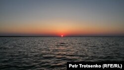 Северно Аралско море при изгрев слънце.
