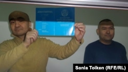 Макс Бокаев и Талгат Аян в суде в городе Атырау. 18 октября 2016 года.