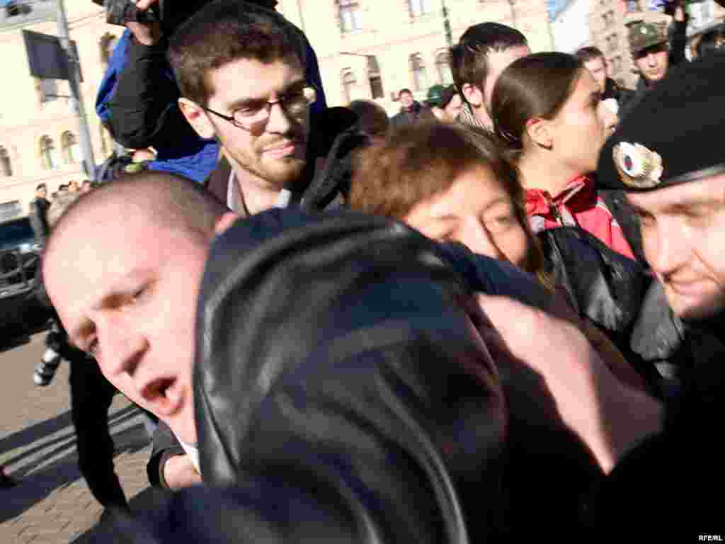 Попытка установки палатки была тут же пресечена сотрудниками милиции