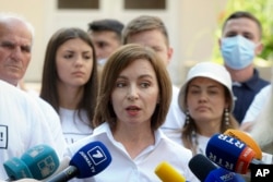 Președinta Maia Sandu după ce votase în alegerile anticipate din 11 iulie, care au adus fostul ei partid PAS, la putere cu o majoritate de 63 de mandate în noul Parlament, Chișinău, 11 iulie 2021.