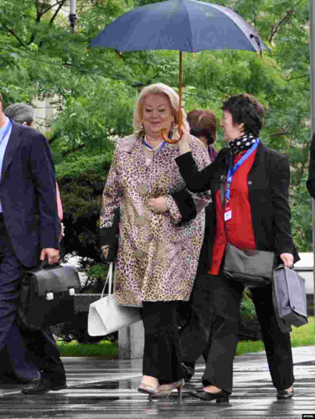Maryse Bernau (L), ambasadorka Francuske u BiH. Foto: Midhat Poturović