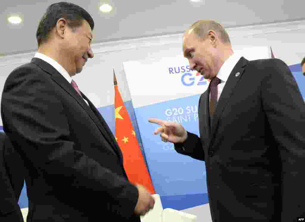 Ruski i kineski predsjednici, Vladimir Putin (D) i Xi Jinping uoči početka summita, Sankt Petersburg, 5. septembar 2013.