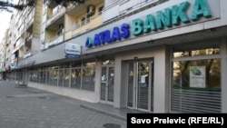 Od početka istrage Specijalnog tužilaštva protiv Duška Kneževića, predsjednik Atlas grupe svakodnevno objavljuje lične poruke vladajućoj partiji i Đukanoviću