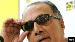 عباس کيارستمی، کارگردان ايرانی، پس از نمايش فيلم «شيرين» در جشنواره ونیز در کنفرانس خبری شرکت کرد.
(عکس ازEPA )