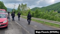 Косовската полиција за време на акцијата во Зубин Поток
