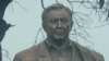 Памятник Назарбаеву на территории культурно-этнографического комплекса «Рух-Ордо имени Чингиза Айтматова» на берегу Иссык-Куля. Чолпон-Ата, Кыргызстан, июнь 2007 года.