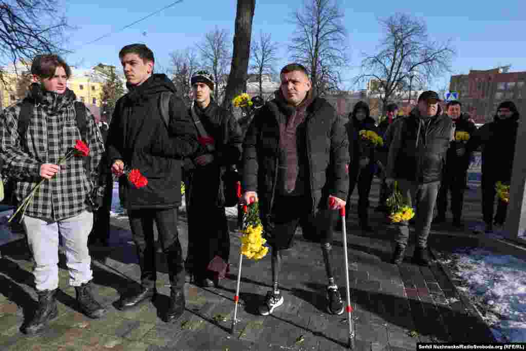 У Кіеве ўшаноўваюць герояў Нябеснай сотні, якія загінулі ў часе Рэвалюцыі годнасьці ў 2013–2014 гадах. Сярод іх былі і два беларусы — Міхась Жызьнеўскі (загінуў 22 студзеня 2014 году) і грамадзянін Украіны, этнічны беларус, колішні дэпутат парлямэнту Якаў Зайко (памёр 18 лютага 2014 году ад інфаркту, калі ўцякаў ад бэркутаўцаў на вуліцы Інстытуцкай у Кіеве). Пратэсты 2013–2014 гадоў дапамаглі адхіліць ад улады прарасейскага прэзыдэнта Віктара Януковіча. Расея адказала анэксіяй Крымскага паўвострава Ўкраіны і распальваньнем беспарадкаў, якія прывялі да канфлікту ва ўсходнім рэгіёне Данбасу. У лютым 2022 году Расея пачала поўнамаштабнае ўварваньне ва Ўкраіну.