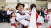 Grupul „Vatra" participă atât la evenimente locale în Italia, cât și în afara țării. 
