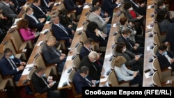 Депутатите приеха ветото на президента върху закона, който гласуваха в спешен порядък в петък късно вечерта