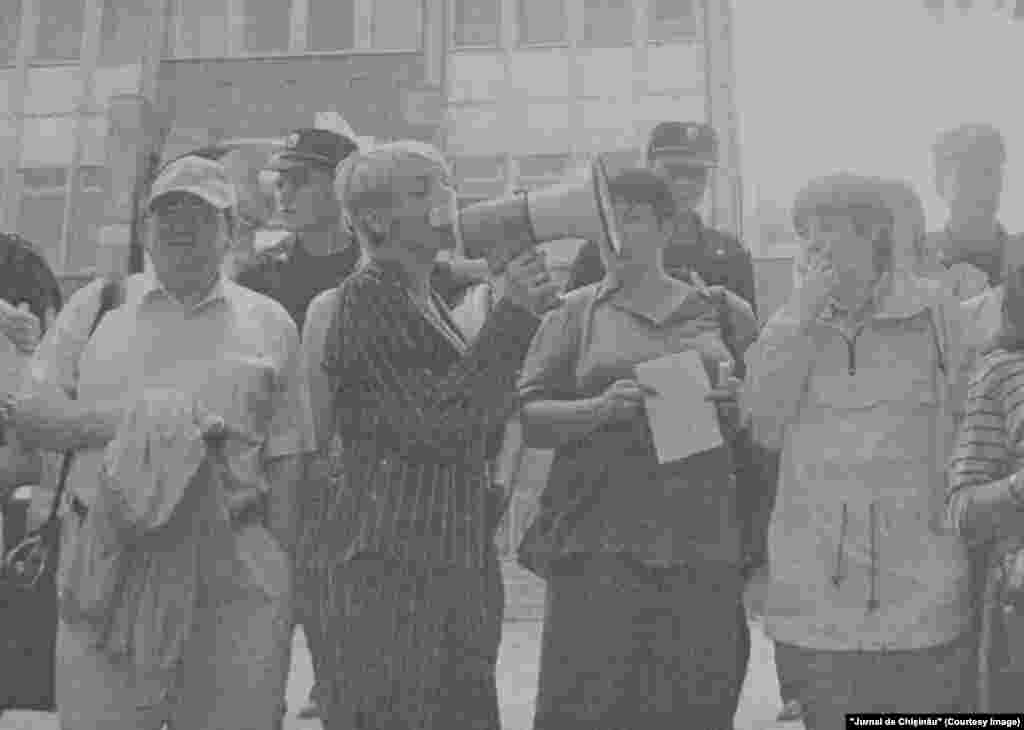 "Jurnal de Chişinău", 20 august 2004, proteste la Teleradio Moldova