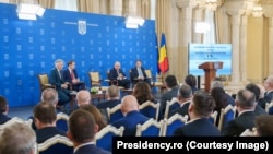 Președintele interimar al României, Ilie Bolojan, a discutat, pe 3 aprilie, la Palatul Cotroceni, cu reprezentanții industriei de Apărare despre finanțarea sectorului cu ajutorul Uniunii Europene.